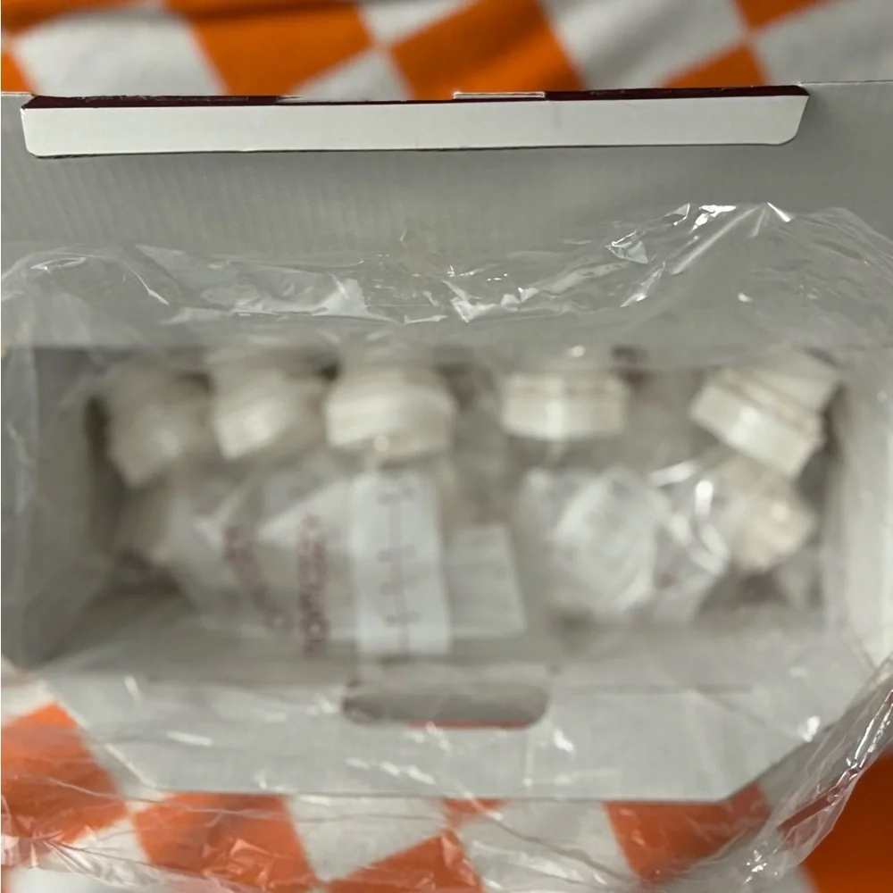 NWT Momcozy Baby Direct-feeding Bottles Starter Kit, 6oz. - Picture 9 of 9